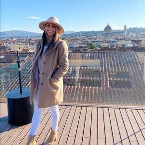 Meet your Posher, Emilia